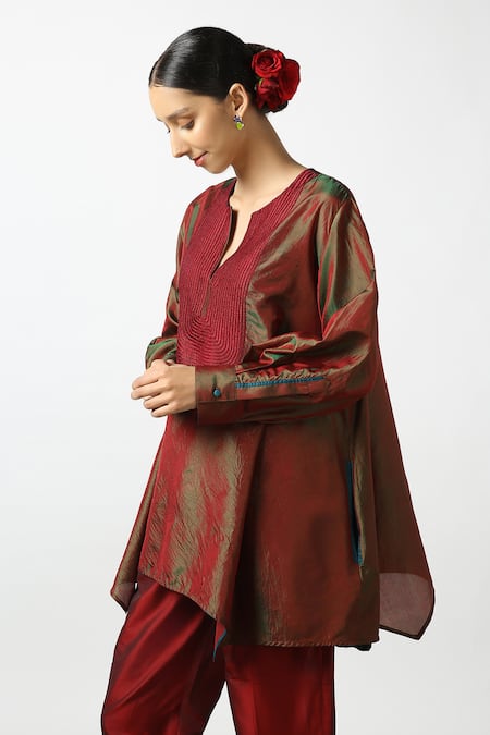 Buy Latha Puttanna Maroon Two Tone Silk Hand Embroidered Thread Work Notched Dual Phiran Tunic Online at Aza Fashions Buy_Latha Puttanna_Maroon Two Tone Silk Hand Embroidered Thread Work Notched Dual Phiran Tunic _Online_at_Aza_Fashions