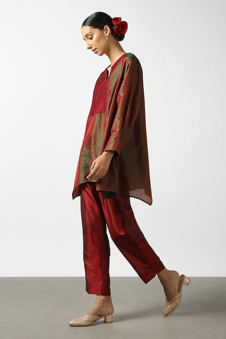 Latha Puttanna Maroon Two Tone Silk Hand Embroidered Thread Work Notched Dual Phiran Tunic Online at Aza Fashions Latha Puttanna_Maroon Two Tone Silk Hand Embroidered Thread Work Notched Dual Phiran Tunic _Online_at_Aza_Fashions