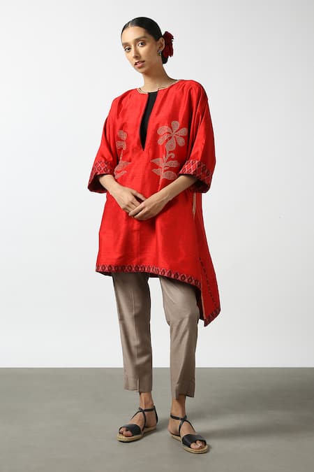 Latha Puttanna Hand Embroidered Phiran Tunic 