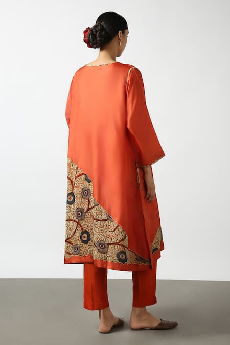 Latha Puttanna Embroidered Straight Kurta & Pant Set 