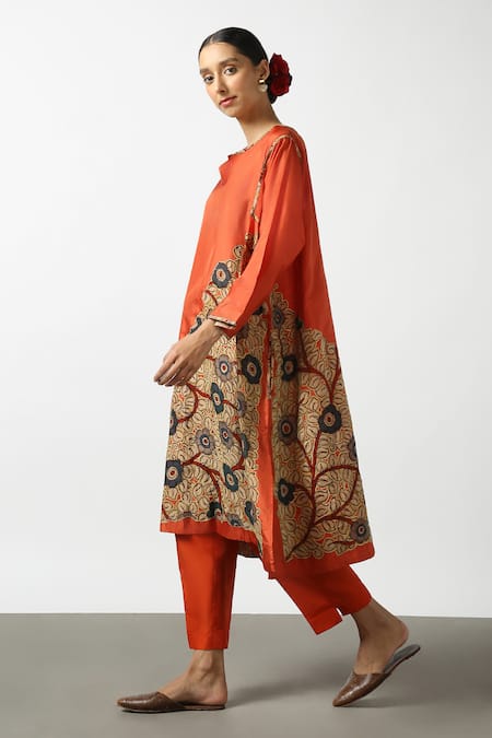 Latha Puttanna_Orange Two Tone Silk Embroidered Applique Notched Straight Kurta And Pant Set _at_Aza_Fashions