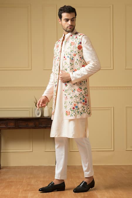 Hilo Design Floral Thread Embroidered Bundi Kurta Set 