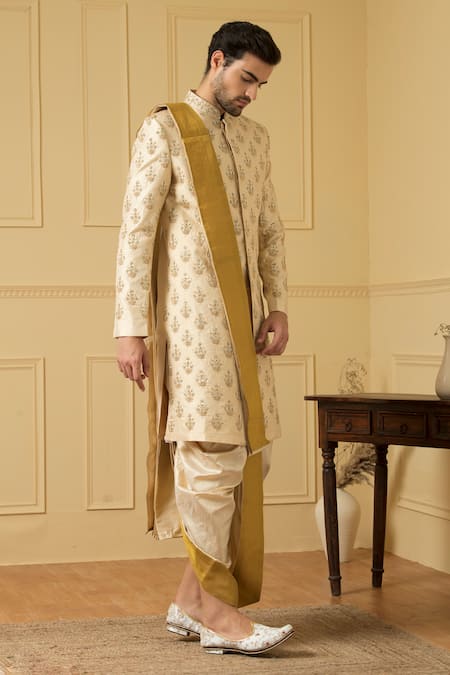 Buy_Hilo Design_Gold Silk Embroidery Esplendor Zardozi Sherwani Set 