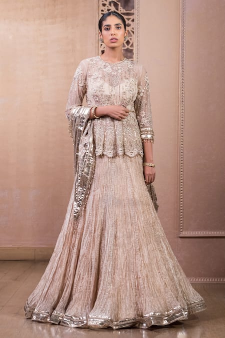 Indian Wedding Outfit - Most expensive lehnga price 8 Lacs - Indian Wedding  Outfit https://luxe.ajio.com/tarun-tahiliani-indian-lehenga-choli-set-with-dupatta/p/463874685_gold  #Lehnga #mostexpensive #indianwedding | Facebook