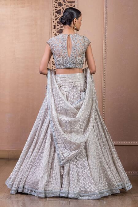 Shop Tarun Tahiliani Silver Tulle, Silk Organza Draped Trellis Jaal Pattern Bridal Lehenga Set at Aza Fashions Shop_Tarun Tahiliani_Silver Tulle, Silk Organza Draped Trellis Jaal Pattern Bridal Lehenga Set_at_Aza_Fashions
