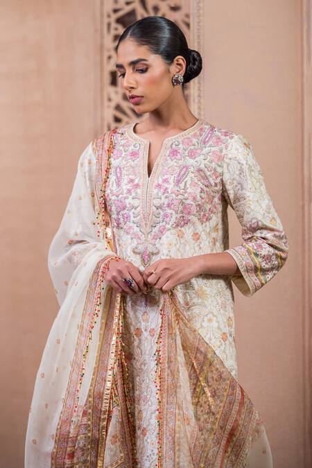 Buy_Tarun Tahiliani_Ivory Chanderi, Silk Embroidery Split V-neck Printed Kurta Set_Online_at_Aza_Fashions