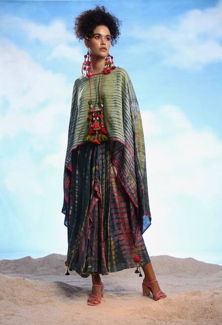 CAPISVIRLEO Green Cotton, Silk Tassels Shikoba Tie Dye Cape And Skirt Set at Aza Fashions CAPISVIRLEO_Green Cotton, Silk Tassels Shikoba Tie Dye Cape And Skirt Set _at_Aza_Fashions