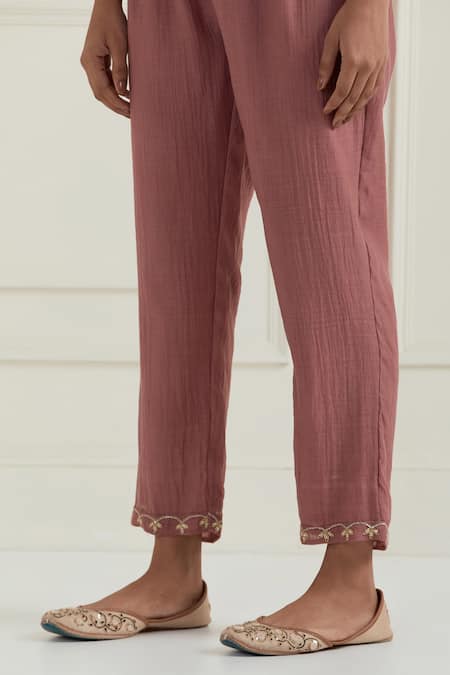 Ikshita Choudhary_Pink Chanderi Embroidery Sequin V Neck Floral Butti Kurta Set_Online_at_Aza_Fashions