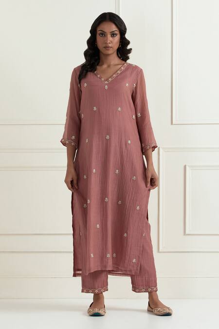 Shop_Ikshita Choudhary_Pink Chanderi Embroidery Sequin V Neck Floral Butti Kurta Set_Online_at_Aza_Fashions