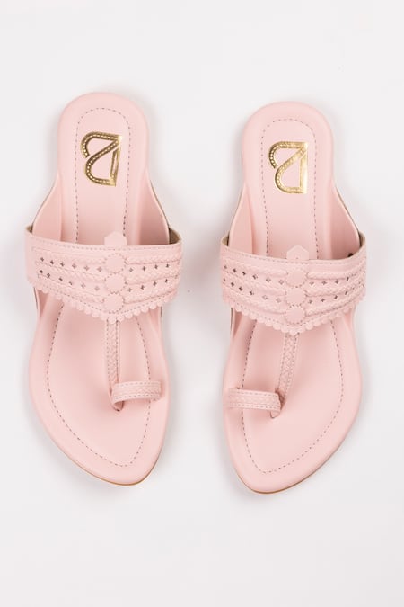 Label Deepti Bajaj Braided Pattern Solid Kolhapuris 