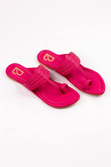 Label Deepti Bajaj_Fuchsia Braided Pattern Plain Kolhapuris _Online_at_Aza_Fashions