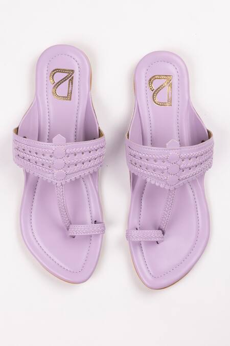 Label Deepti Bajaj Braided Pattern Plain Kolhapuris 