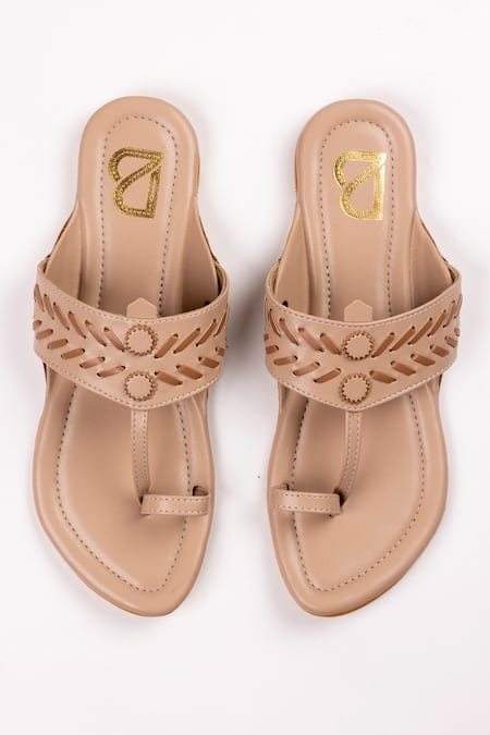 Label Deepti Bajaj Natural Tan Solid Kolhapuris 