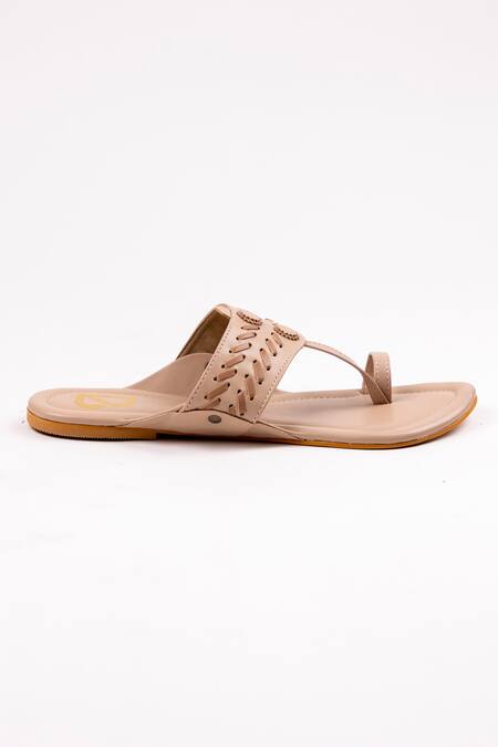 Buy Label Deepti Bajaj Beige Lacing Pattern Natural Tan Solid Kolhapuris Online at Aza Fashions Buy_Label Deepti Bajaj_Beige Lacing Pattern Natural Tan Solid Kolhapuris _Online_at_Aza_Fashions