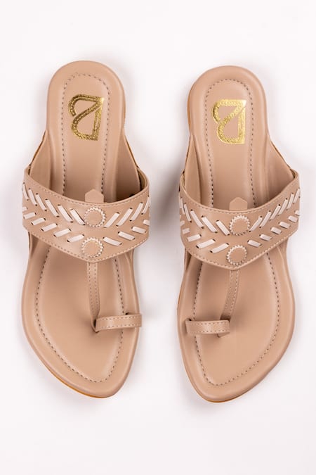 Label Deepti Bajaj Sand Bank Solid Kolhapuris 