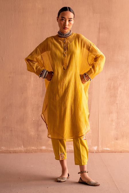 Swatti Kapoor Yellow 40gm Chanderi Printed And Embroidered Stripe Aditya  