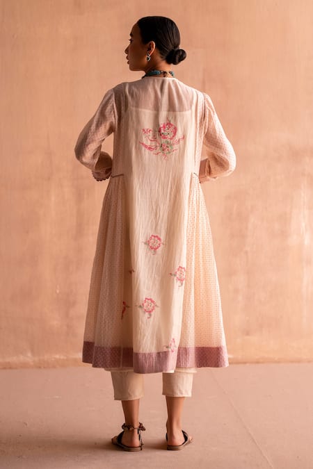 Shop Swatti Kapoor White 40gm Chanderi Printed And Hand Embroidered Floral Gauri Block at Aza Fashions Shop_Swatti Kapoor_White 40gm Chanderi Printed And Hand Embroidered Floral Gauri Block _at_Aza_Fashions