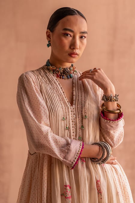 Shop Swatti Kapoor White 40gm Chanderi Printed And Hand Embroidered Floral Gauri Block Online at Aza Fashions Shop_Swatti Kapoor_White 40gm Chanderi Printed And Hand Embroidered Floral Gauri Block _Online_at_Aza_Fashions