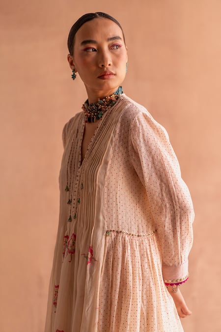 Swatti Kapoor White 40gm Chanderi Printed And Hand Embroidered Floral Gauri Block at Aza Fashions Swatti Kapoor_White 40gm Chanderi Printed And Hand Embroidered Floral Gauri Block _at_Aza_Fashions