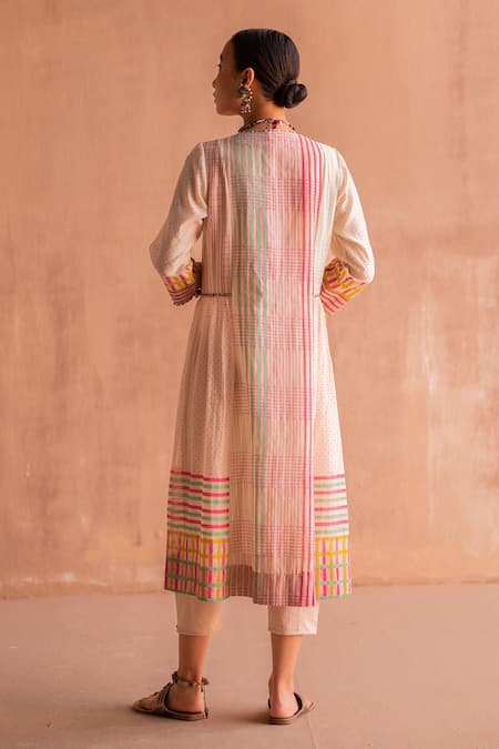 Shop Swatti Kapoor White Chanderi Beads, Sequins Round Neck Kesavi Hand Block Print Kurta at Aza Fashions Shop_Swatti Kapoor_White Chanderi Beads, Sequins Round Neck Kesavi Hand Block Print Kurta _at_Aza_Fashions