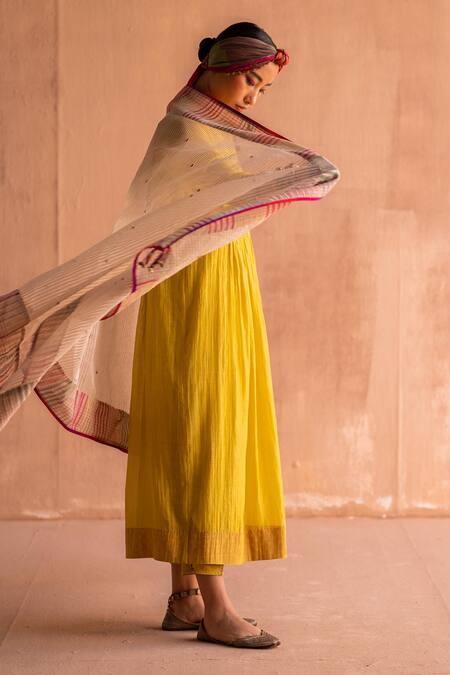 Buy Swatti Kapoor White Chanderi, Silk Organza Tassels Madan Handwoven Embroidered Dupatta Online at Aza Fashions Buy_Swatti Kapoor_White Chanderi, Silk Organza Tassels Madan Handwoven Embroidered Dupatta _Online_at_Aza_Fashions