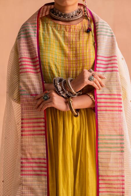 Buy Swatti Kapoor White Chanderi, Silk Organza Tassels Madan Handwoven Embroidered Dupatta Buy_Swatti Kapoor_White Chanderi, Silk Organza Tassels Madan Handwoven Embroidered Dupatta