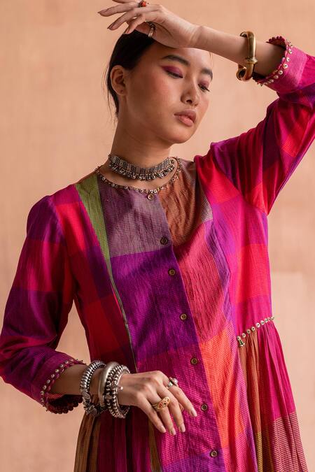 Swatti Kapoor Pink Handloom Cotton, Silk Beads Round Neck Rohini Checkered Handwoven Kurta at Aza Fashions Swatti Kapoor_Pink Handloom Cotton, Silk Beads Round Neck Rohini Checkered Handwoven Kurta _at_Aza_Fashions