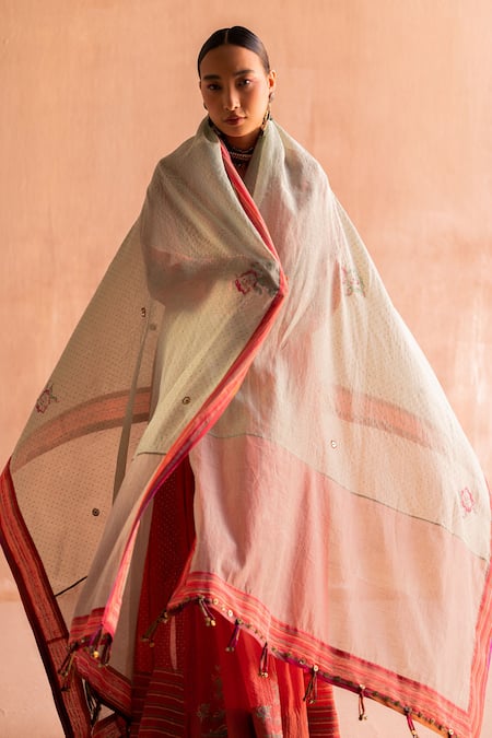 Buy Swatti Kapoor Green Chanderi Beads Tulsi Hand Block Printed Dupatta Online at Aza Fashions Buy_Swatti Kapoor_Green Chanderi Beads Tulsi Hand Block Printed Dupatta _Online_at_Aza_Fashions