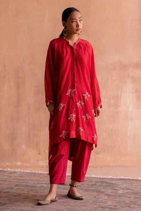 Swatti Kapoor Red Chanderi Beads Bandeau Neck Floral Embroidered Kurta With Slip Online at Aza Fashions Swatti Kapoor_Red Chanderi Beads Bandeau Neck Floral Embroidered Kurta With Slip _Online_at_Aza_Fashions