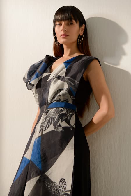 Shop Richa Khemka Black Organza, Georgette V-neck Azule Printed Draped Jumpsuit With Belt at Aza Fashions Shop_Richa Khemka_Black Organza, Georgette V-neck Azule Printed Draped Jumpsuit With Belt _at_Aza_Fashions