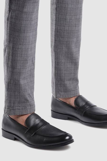 Buy Hats Off Accessories Black Leather Textured Pattern Shoes Buy_Hats Off Accessories_Black Leather Textured Pattern Shoes