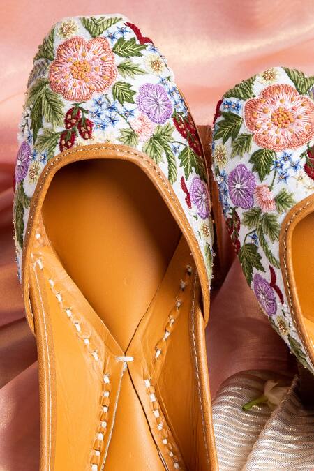 Buy_Kala_Beige Ehsaas Floral Thread Embroidered Juttis _Online_at_Aza_Fashions