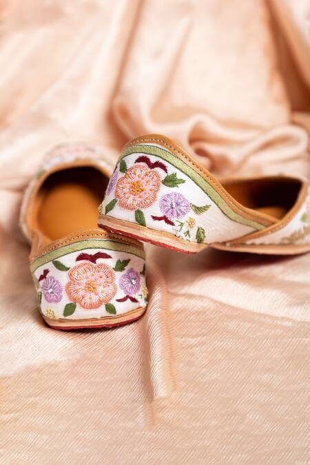 Shop_Kala_Beige Ehsaas Floral Thread Embroidered Juttis _Online_at_Aza_Fashions