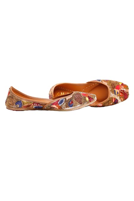 Kala Soulful Grace Thread Embroidered Juttis 