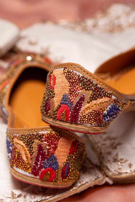 Buy_Kala_Multi Color Soulful Grace Thread Embroidered Juttis _Online_at_Aza_Fashions