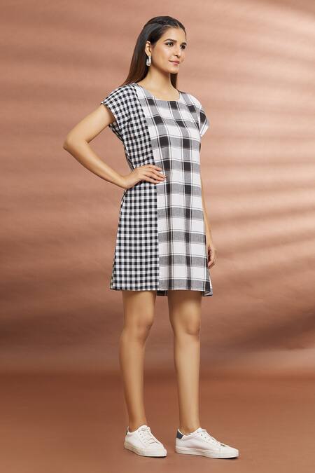Naintara Bajaj_Black Cotton Round Neck Checkered Pattern Short Dress _Online_at_Aza_Fashions
