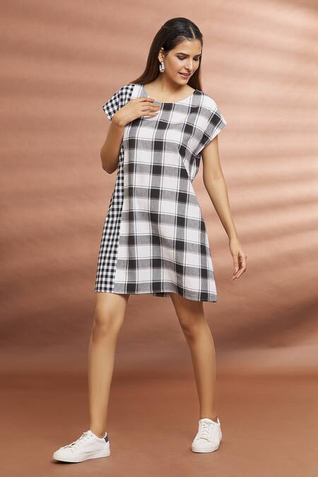 Buy_Naintara Bajaj_Black Cotton Round Neck Checkered Pattern Short Dress _Online_at_Aza_Fashions