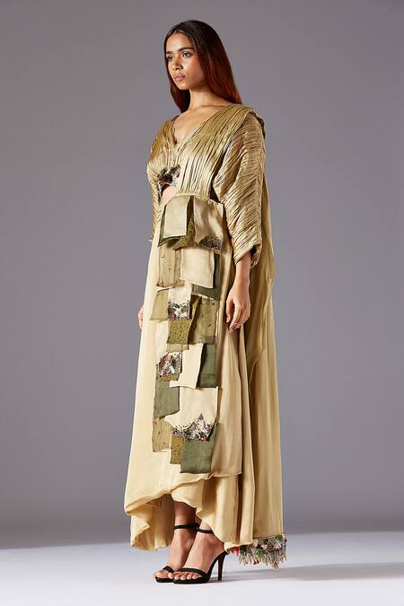 A Humming Way Beige Satin, Georgette Embroidery V-neck Townscape Skirt Saree Set With Blouse Online at Aza Fashions A Humming Way_Beige Satin, Georgette Embroidery V-neck Townscape Skirt Saree Set With Blouse _Online_at_Aza_Fashions