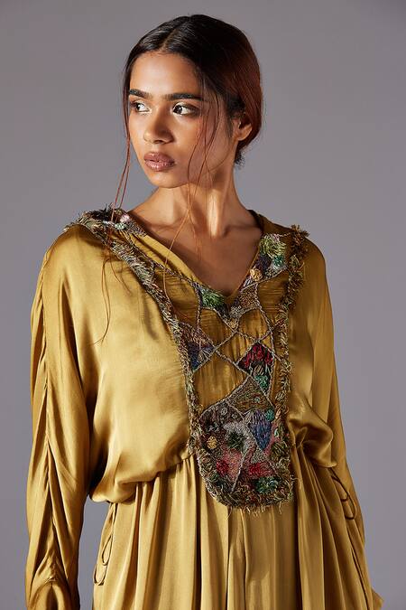 Buy_A Humming Way_Green Georgette Satin Embroidered Landscape Jacobean V Neck Minicoy Kaftan _Online_at_Aza_Fashions