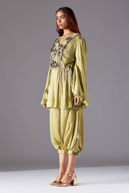 A Humming Way Green V-neck Landscape Jacobean V Dress And Pant Set Online at Aza Fashions A Humming Way_Green V-neck Landscape Jacobean V Dress And Pant Set _Online_at_Aza_Fashions