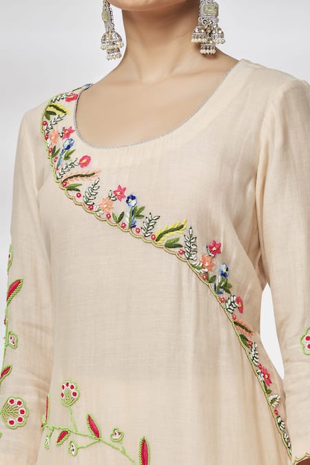 Buy_Kasturi Tikmani_Off White Kurta  Pure Chanderi Silk Floral Round Pattern Straight Set_Online_at_Aza_Fashions