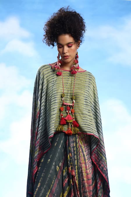 Shop CAPISVIRLEO Green Cotton, Silk Tassels Shikoba Tie Dye Cape And Skirt Set Shop_CAPISVIRLEO_Green Cotton, Silk Tassels Shikoba Tie Dye Cape And Skirt Set