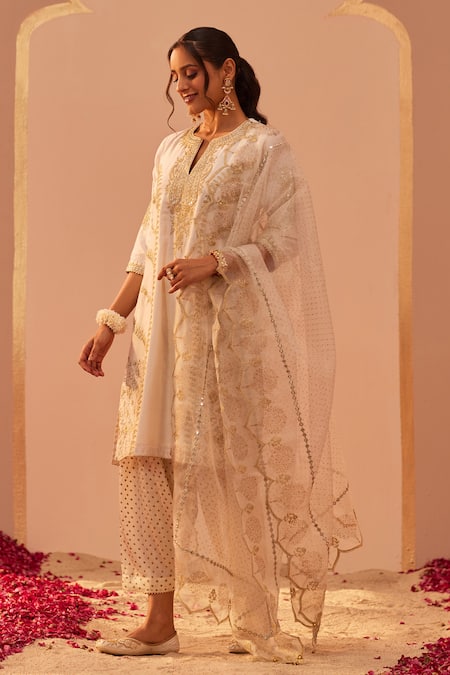 Buy_Sheetal Batra_Ivory , Chanderi, Organza, Bamboo Rashida Paisley Kurta Set _Online_at_Aza_Fashions