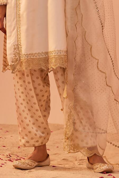 Buy Sheetal Batra Ivory , Chanderi, Satin, Organza Lace, Cut Work, Aaima Zari Kurta Set Online at Aza Fashions Buy_Sheetal Batra_Ivory , Chanderi, Satin, Organza Lace, Cut Work, Aaima Zari Kurta Set _Online_at_Aza_Fashions