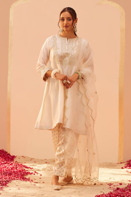 Sheetal Batra Aymra Zari Embroidered Choga Set 