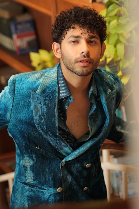 Nirmooha_Blue Velvet Blotch Print Blazer _at_Aza_Fashions