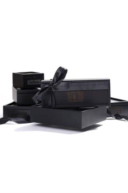 Shop Cosa Nostraa Gold Triangle Power Carved Buttons - Set Of 7 Online at Aza Fashions Shop_Cosa Nostraa_Gold Triangle Power Carved Buttons - Set Of 7 _Online_at_Aza_Fashions