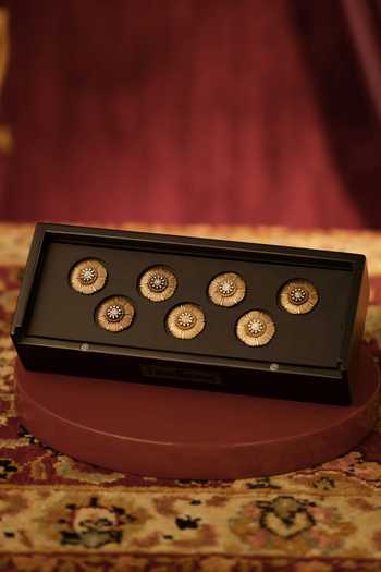 Cosa Nostraa Flower Power Carved Buttons - Set of 7 