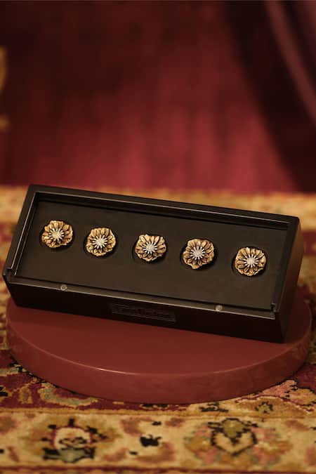 Cosa Nostraa Floral Marvel Carved Buttons - Set of 5 