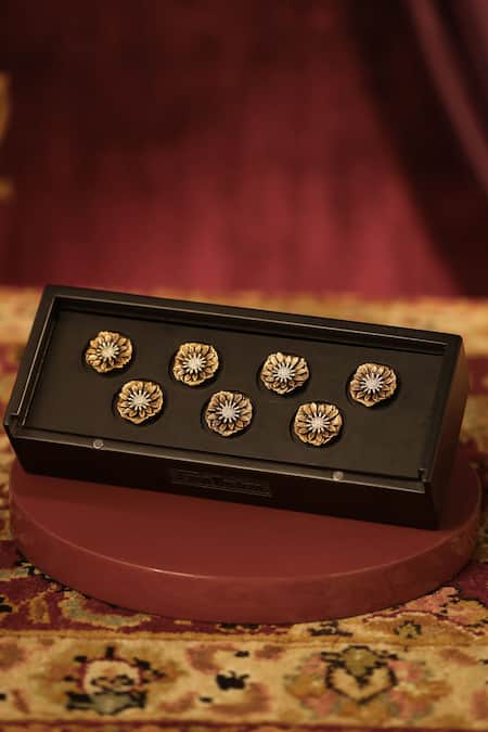 Cosa Nostraa Floral Marvel Carved Buttons - Set of 7 